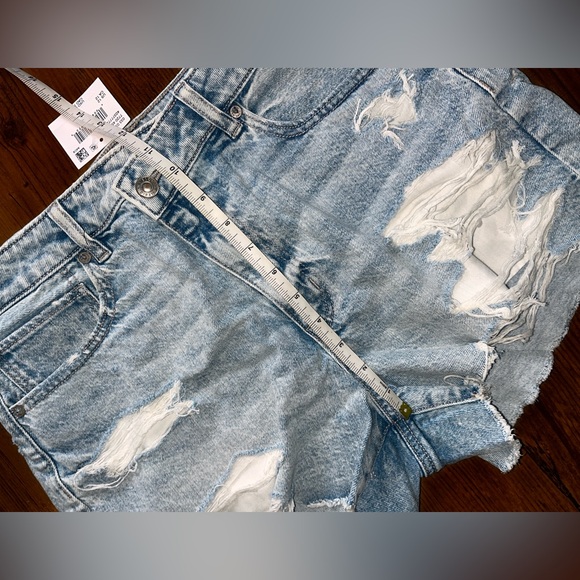 American Eagle AE Strigid Denim Mom Jean Shorts Crossover Waist 12 / 31 - Picture 10 of 15
